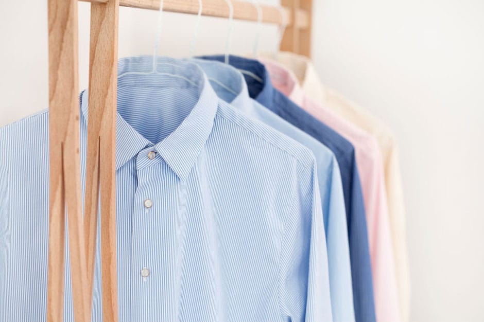 Bei der Anfertigung von Maßhemden verarbeitet Egon Brandstetter Maßschneider Berlin nur edelste Hemdentuche von den renommiertesten Baumwollwebereien Europas wie Alumo oder S.I.C. Tess.